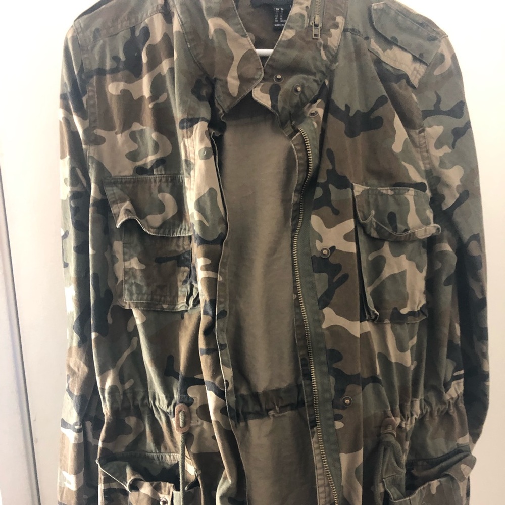 F21 LONG OVERSIZED CAMO JACKET